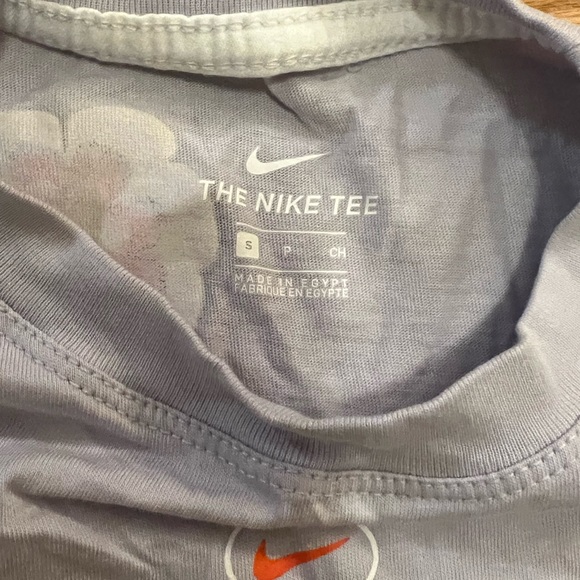 Nike Kids T-Shirt size S. Color: Light Purple. - Picture 3 of 3